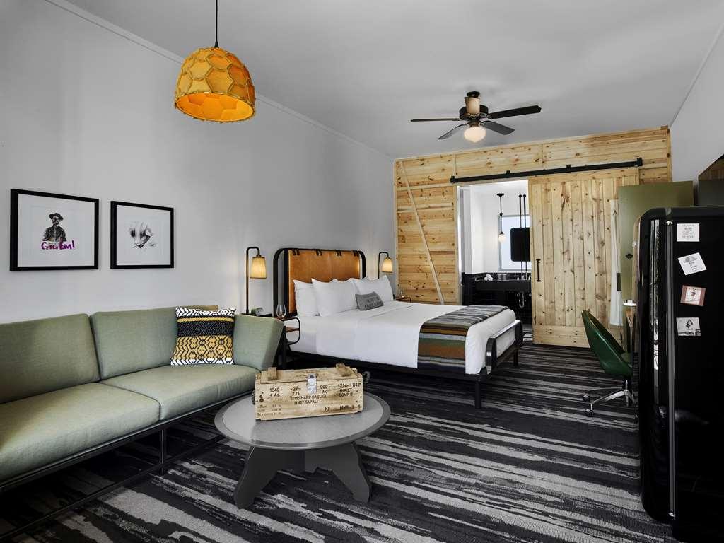 Cavalry Court, By Valencia Hotel Collection College Station Pokoj fotografie