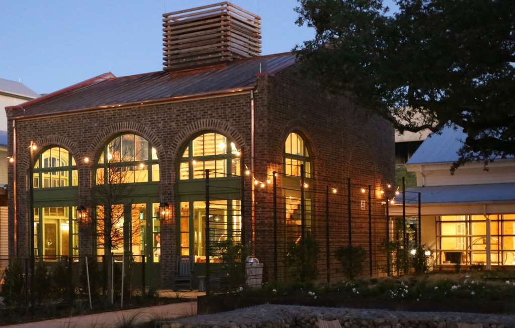 Cavalry Court, By Valencia Hotel Collection College Station Exteriér fotografie