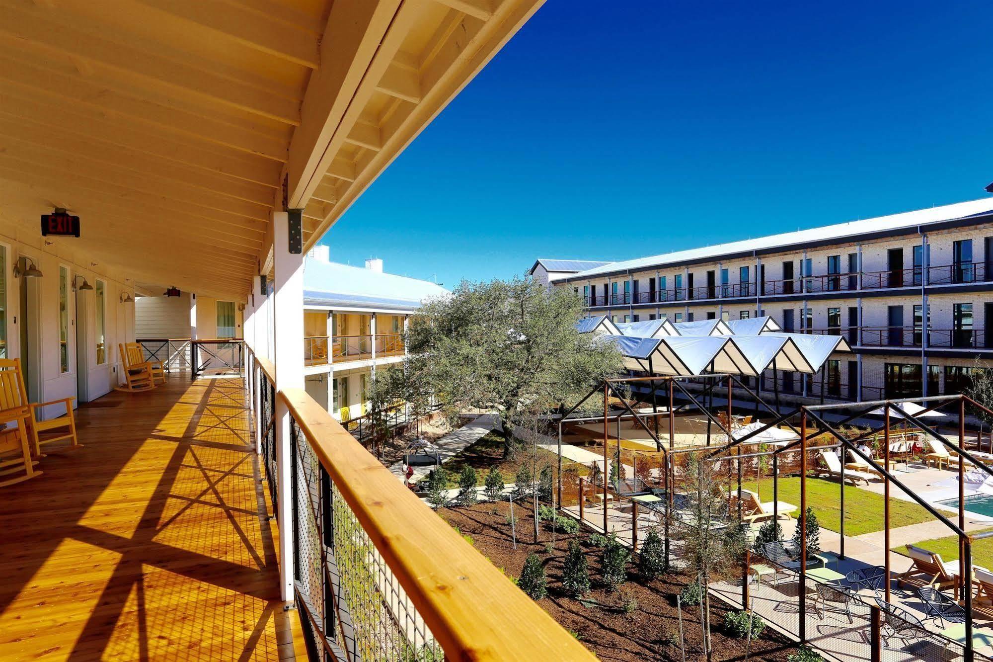 Cavalry Court, By Valencia Hotel Collection College Station Exteriér fotografie
