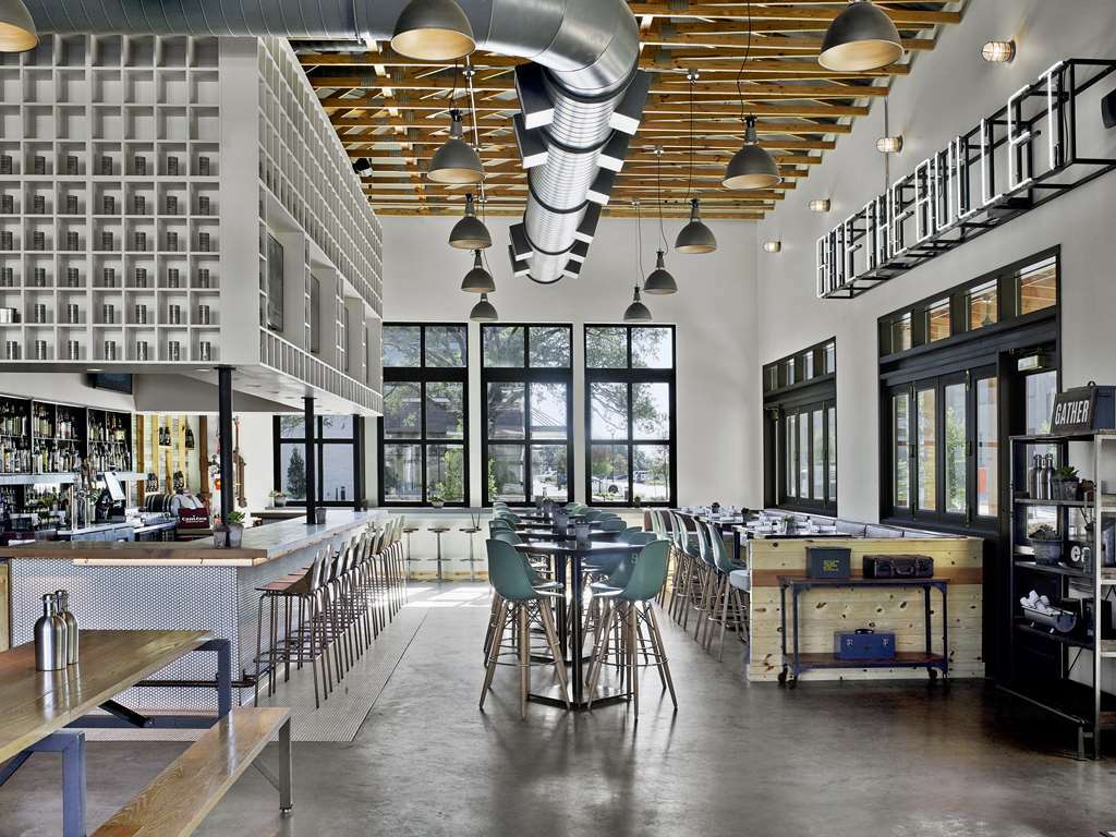 Cavalry Court, By Valencia Hotel Collection College Station Restaurace fotografie